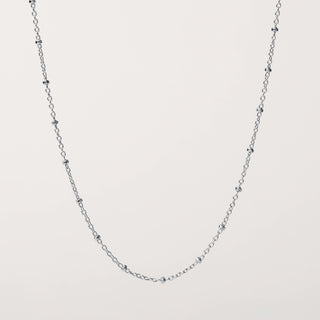 Collana in argento 925 con catena sottile e piccoli dettagli decorativi minimal design
