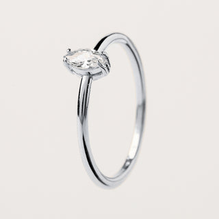 Anello in argento 925 con zircone taglio navette punto luce