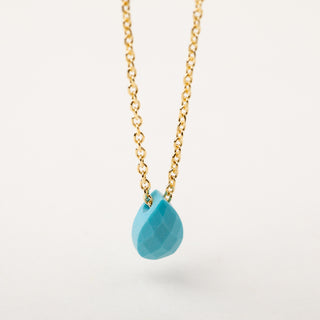 Collana in argento 925 placcato oro con pendente a forma di goccia in turchese sintetico