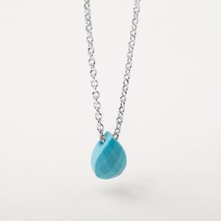Collana in argento 925 placcato oro con pendente a forma di goccia in turchese sintetico
