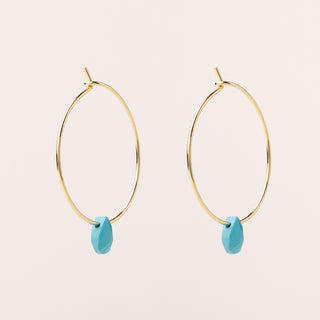 Orecchini a cerchio in argento 925 placcato oro con goccia pendente in turchese sintetico