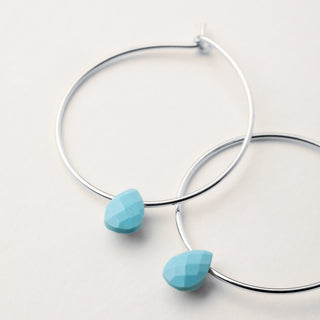Orecchini a cerchio in argento 925 placcato oro con goccia pendente in turchese sintetico