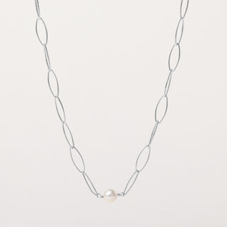 Collana con perla naturale d'acqua dolce, elegante e raffinata.