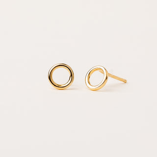 Orecchini lobo cerchio oro minimal eleganti