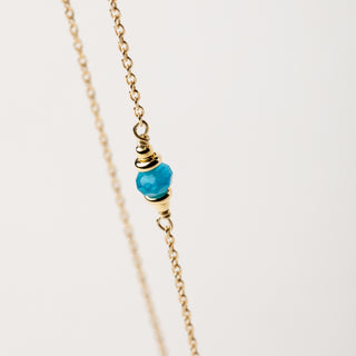 Collana sottile oro con pietra naturale centrale