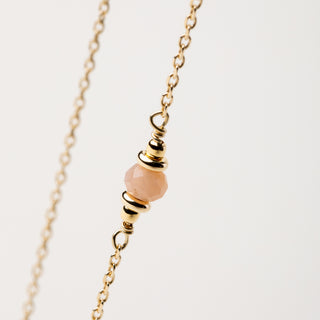 Collana sottile oro con pietra naturale centrale