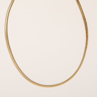 Collana statement oro catena luxury design moderno