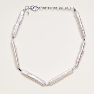 Bracciale con perle d'acqua dolce allungate e chiusura regolabile in Argento