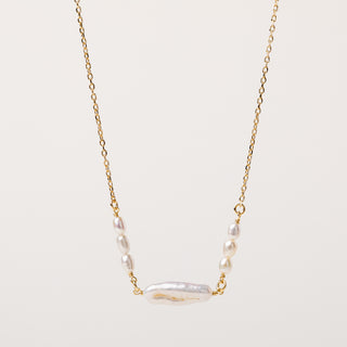 Collana con perla centrale d'acqua dolce e catena sottile oro