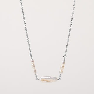 Collana con perla centrale d'acqua dolce e catena sottile Argento