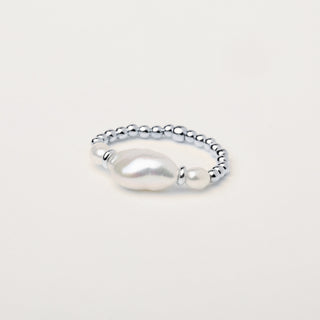 Anello elasticizzato con perla centrale d'acqua dolce e sfere dorate