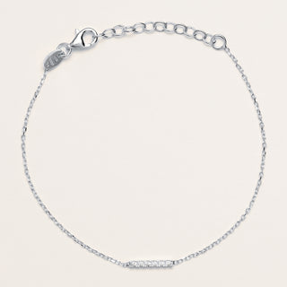 Bracciale sottile a catena con inserto a barretta luminosa di zirconi.