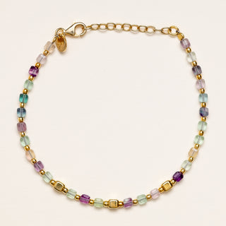Bracciale a catena in argento dorato con fluorite a cubo.