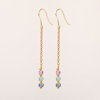 Orecchini ad amo pendenti in argento dorato con pietra fluorite.