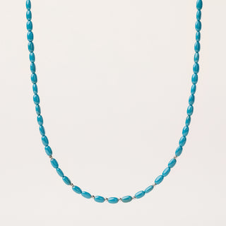 Collana in argento rodiato impreziosita con pietra turchese naturale.