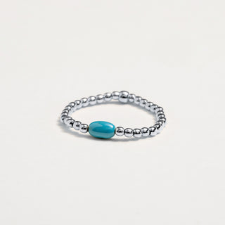 Anello elastico in argento rodiato con pietra turchese naturale.