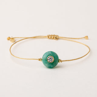 Bracciale a filo con argento dorato, pietra naturale e zircone.