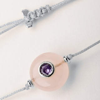 Bracciale a filo con argento rodiato, pietra naturale e zircone.