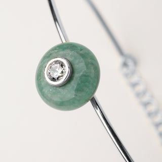 Bracciale rigido in argento rodiato con pietra naturale e zircone.