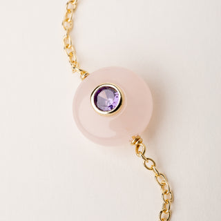 Bracciale a catena in argento placcato oro con pietra naturale e zircone.