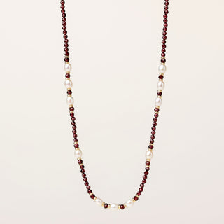 Collana in argento 925 dorato con granato naturale dal design geometrico essenziale.