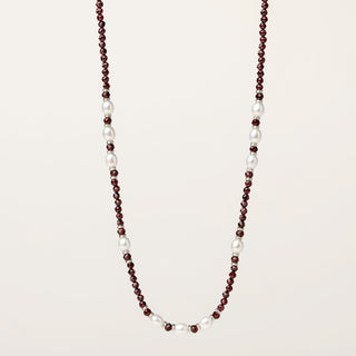Collana in argento 925 Rodiato con granato naturale dal design geometrico essenziale.