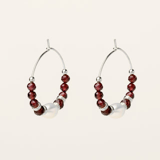 Orecchini in argento 925 Rodiato con granato naturale dal design geometrico essenziale.