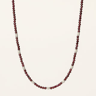 Collana in argento 925 Rodiato con granato naturale dal design geometrico essenziale.
