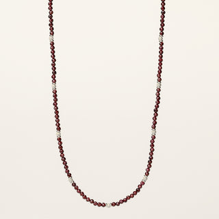 Collana in argento 925 Rodiato con granato naturale dal design geometrico essenziale.