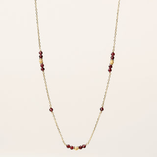 Collana in argento 925 dorato con granato naturale dal design geometrico essenziale.