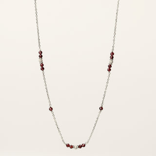 Collana in argento 925 Rodiato con granato naturale dal design geometrico essenziale.