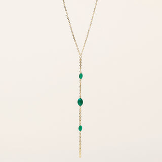 Collana in argento 925 dorato con cristallo verde dal design geometrico essenziale.