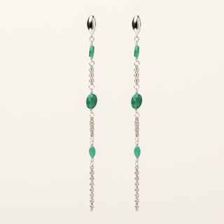 Orecchini in argento 925 Rodiato con cristallo verde dal design geometrico essenziale.