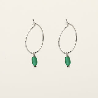 Orecchini in argento 925 Rodiato con cristallo verde dal design geometrico essenziale.