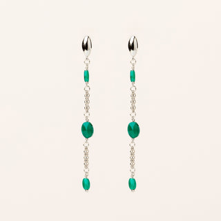 Orecchini in argento 925 Rodiato con cristallo verde dal design geometrico essenziale.