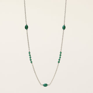 Collana in argento 925 Rodiato con cristallo verde dal design geometrico essenziale.