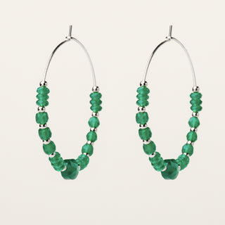Orecchini in argento 925 Rodiato con cristallo verde dal design geometrico essenziale.