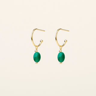 Orecchini in argento 925 dorato con cristallo verde dal design geometrico essenziale.