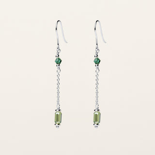 Orecchini in argento 925 Rodiato con cristallo verde dal design geometrico essenziale.