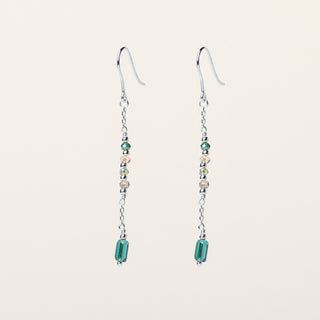 Orecchini in argento 925 Rodiato con cristallo dal design geometrico essenziale.