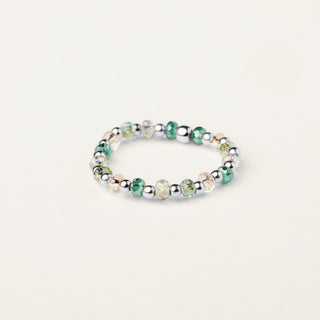 Anello in argento 925 Rodiato con cristallo dal design geometrico essenziale.