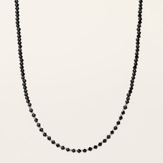 Collana in argento 925 Rodiato con cristallo ghiaccio dal design geometrico essenziale.