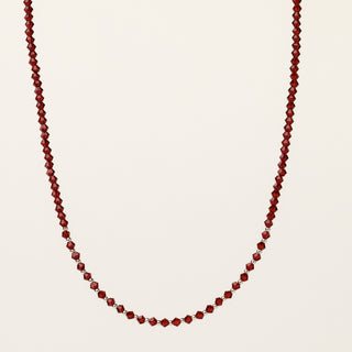 Collana in argento 925 Rodiato con cristallo ghiaccio dal design geometrico essenziale.