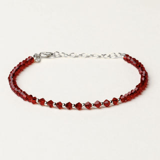 Bracciale in argento 925 Rodiato con cristallo blu dal design geometrico essenziale.