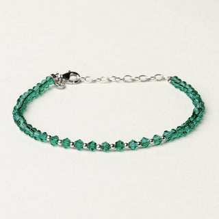 Bracciale in argento 925 Rodiato con cristallo blu dal design geometrico essenziale.