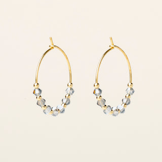 Orecchini in argento 925 dorato con cristallo ghiaccio dal design geometrico essenziale.