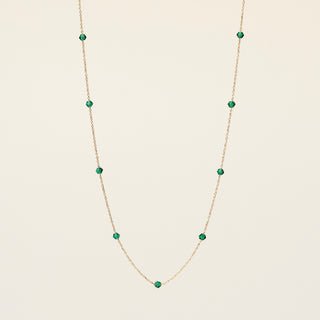 Collana in argento 925 dorato con cristallo rosso dal design geometrico essenziale.