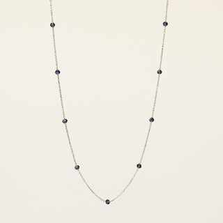 Collana in argento 925 Rodiato con cristallo rosso dal design geometrico essenziale.