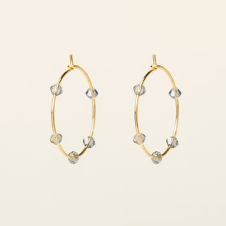 Orecchini in argento 925 dorato con cristallo rosso dal design geometrico essenziale.