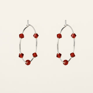 Orecchini in argento 925 Rodiato con cristallo rosso dal design geometrico essenziale.